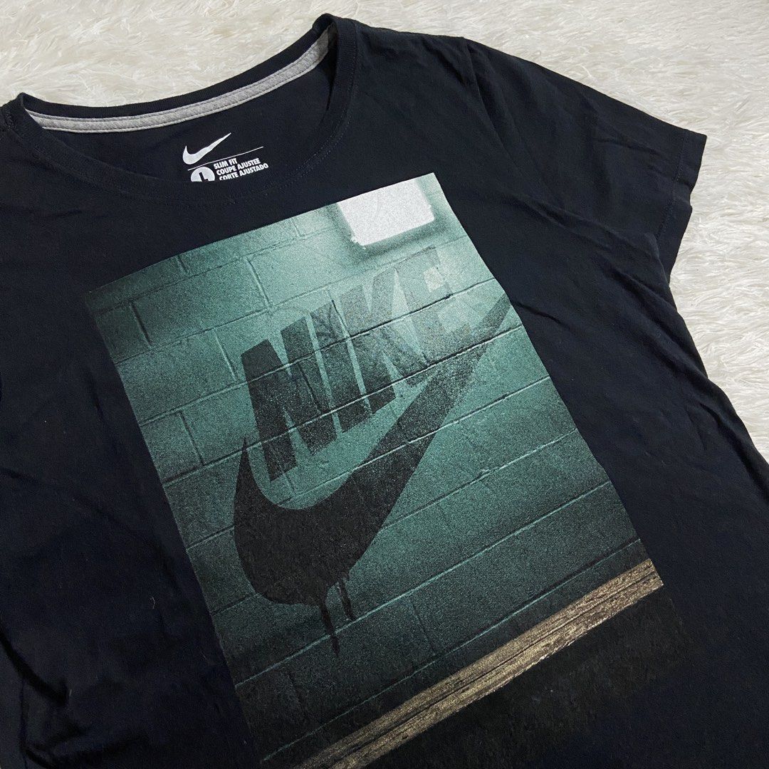 🏷️NIKE BLACK TEES (Category: Tshirts & Polo Shirts ) located in Pagadian. Submitted by urdripchoice (Listing ID 1454564617, Image 2). Description: 🏷️NIKE BLACK TEES Price: ₱300 free shipping Width: 18 Length: 27.5 Color: 9/10 Issue: none FRESH FROM LAUNDRY! INFO: - Pagadian City - MOP: Gcash (payment first policy) - MOD: J&T Express.