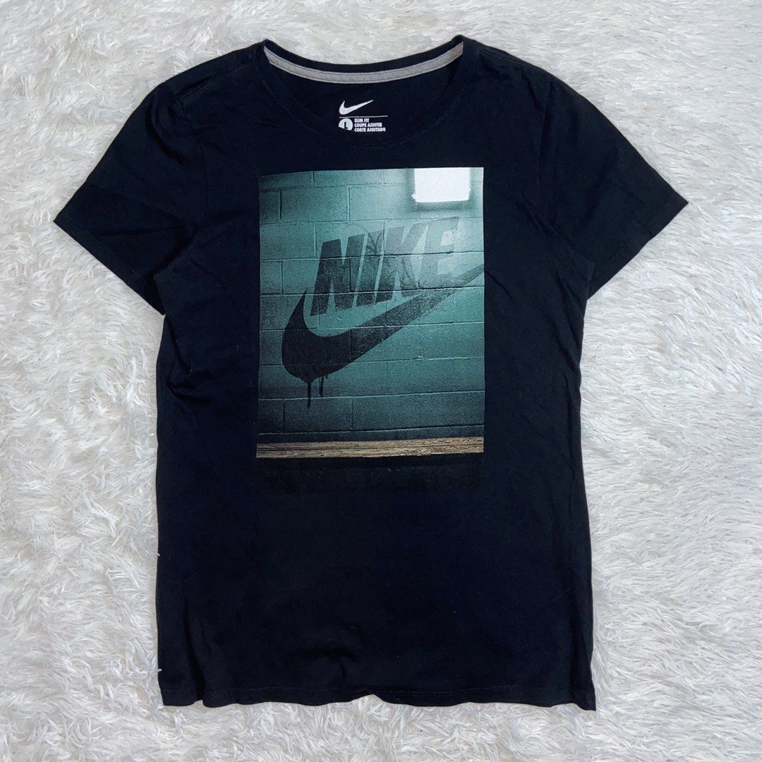 🏷️NIKE BLACK TEES (Category: Tshirts & Polo Shirts ) located in Pagadian. Submitted by urdripchoice (Listing ID 1454564617, Image 1). Description: 🏷️NIKE BLACK TEES Price: ₱300 free shipping Width: 18 Length: 27.5 Color: 9/10 Issue: none FRESH FROM LAUNDRY! INFO: - Pagadian City - MOP: Gcash (payment first policy) - MOD: J&T Express.