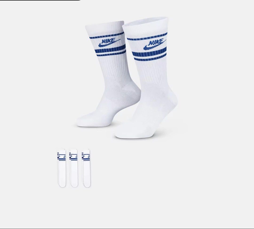 Nike Everyday Essential Crew Socks (3 pairs) - White (Category: Socks) located in Baguio. Submitted by snappzy (Listing ID 1454696755, Image 1). Description: •Original and Brand New •Complete with plastic and tags •Size available: Medium .
