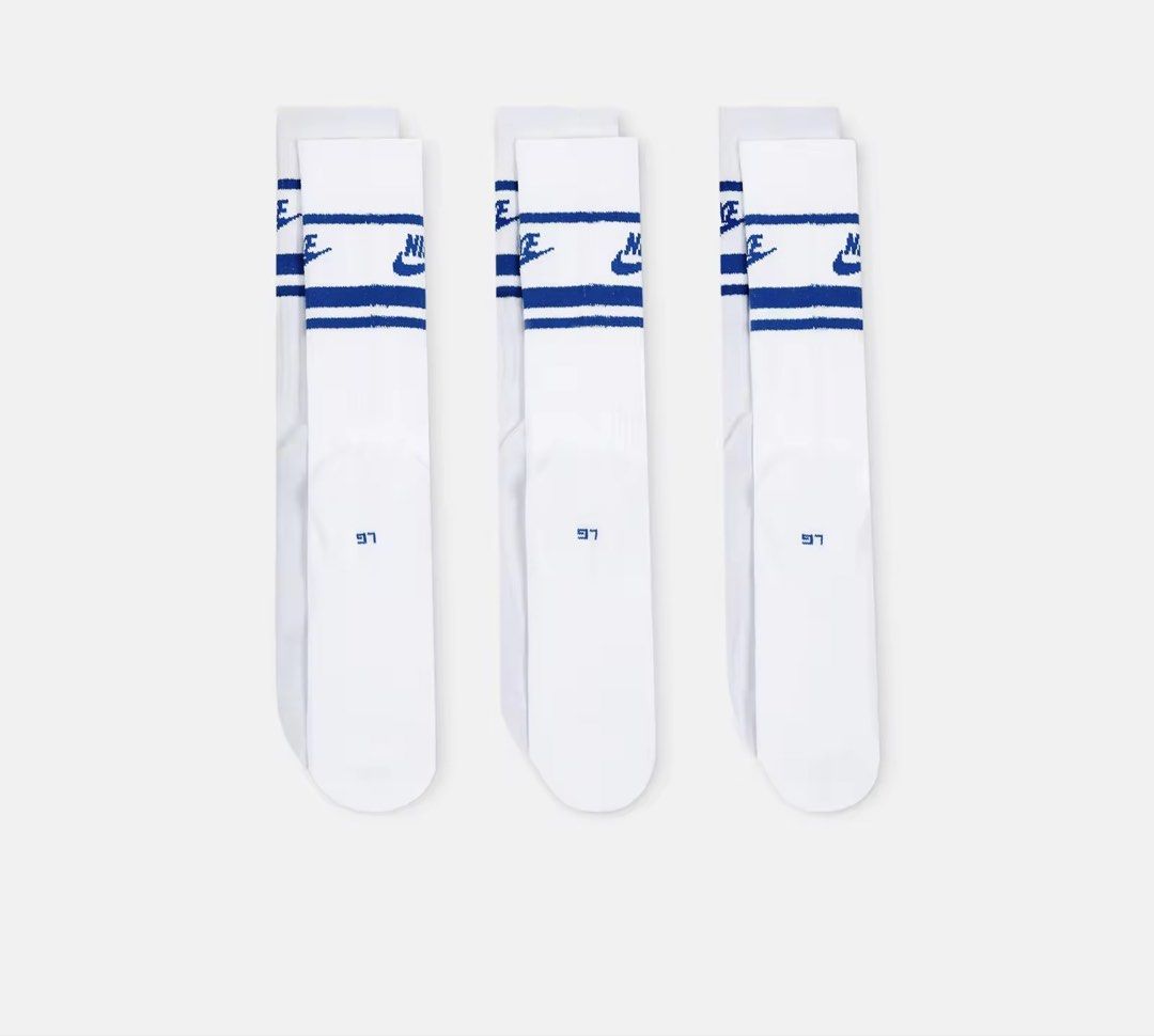 Nike Everyday Essential Crew Socks (3 pairs) - White (Category: Socks) located in Baguio. Submitted by snappzy (Listing ID 1454696755, Image 3). Description: •Original and Brand New •Complete with plastic and tags •Size available: Medium .