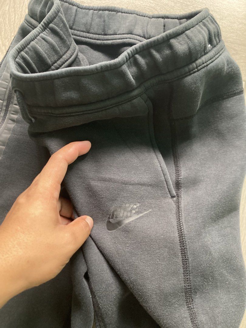 Nike tech fleece (Category: Joggers) located in Caloocan City. Submitted by johnlicup287551 (Listing ID 1454663704, Image 3). Description: Check issue last pic.