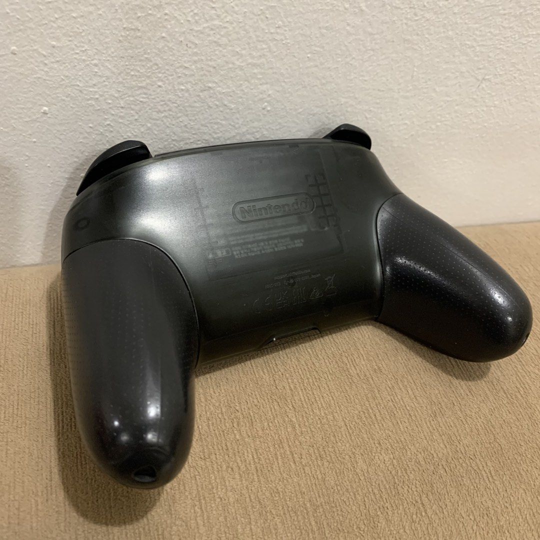 Nintendo Switch Pro Controller Procon (Category: Controllers) located in Imus. Submitted by shavogamingph (Listing ID 1454741925, Image 2). Description: ✅ Item in good condition ✅ No issue, pwede po itest Nintendo Switch Pro Controller Black Original 📍 Imus Cavite Pick up/ Meetup Lalamove/ LBC 🛵 COD is Available.