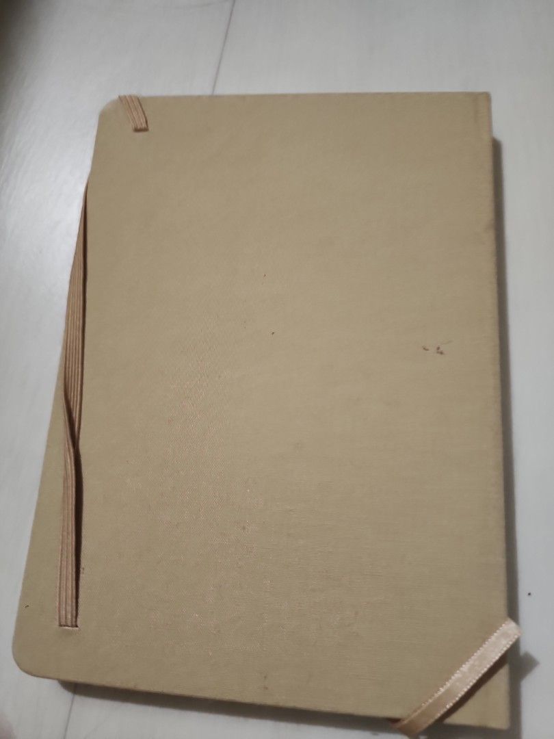Note book (Category: Storybooks) located in Singapore. Submitted by oneforall_goat (Listing ID 1454712732, Image 2). Description: it is niceee.