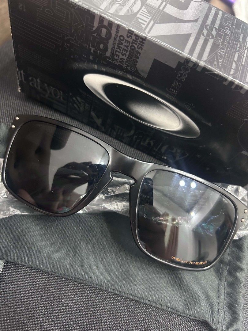 Oakley Holbrook Mate Black/Iridium Polarized (Category: Sunglasses & Eyewear) located in Santa Cruz. Submitted by eytspreloved (Listing ID 1454692814, Image 1). Description: RFS helping a friend na na amputate ang leg pandagdag pambili ng saklay and gamot -Payment first tru Gcash -J&t courier -Buyer will shoulder the sf.