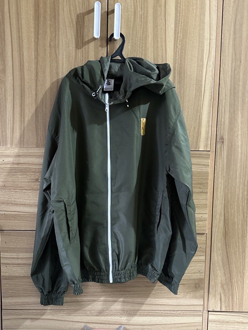 Off the Court Zip Up Jacket (Category: Coats, Jackets and Outerwear) located in Pasay City. Submitted by lostcabinet (Listing ID 1454628566, Image 2). Description: .