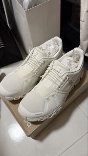 (Category: ) located in . Submitted by sneakerheadzzz (Listing ID 1454731401, Image 1). Description: .