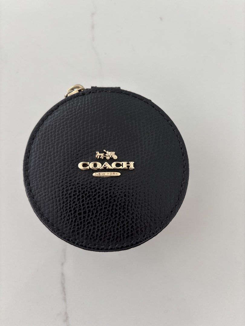 Original Coach crossgrain leather trinket box (Category: Luxury Bags & Wallets) located in Muntinlupa City. Submitted by nicethingsforsale1 (Listing ID 1454630183, Image 1). Description: - Authentic Coach trinket box - Made from premium crossgrain leather - Classic black color with gold Coach logo - Secure zipper closure - Compact and stylish for small essentials.