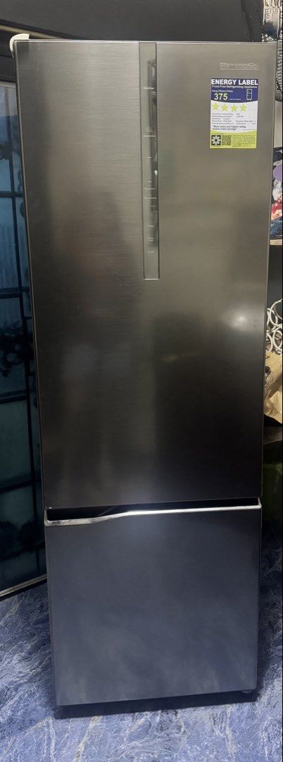 Panasonic Ref (Category: Refrigerators and Freezers) located in Quezon City. Submitted by labelsxjandre (Listing ID 1454586336, Image 2). Description: 🧊 PANASONIC REFRIGERATOR ! 🧊 ✨ GOOD AS NEW! ✨ Seldom used lang dahil may 2 ref kami, kaya sayang lang nakatambak. 🥹 📌 Brand: Panasonic 📌 Model: NR-BC360X 📌 Capacity: 322 Liters 📌 Frost-Free 📌 Energy Efficiency Rating: 375 📌 5.2 kg/24h Freezing Capacity 📌 R600a Refrigerant 📌 Made in Vietn