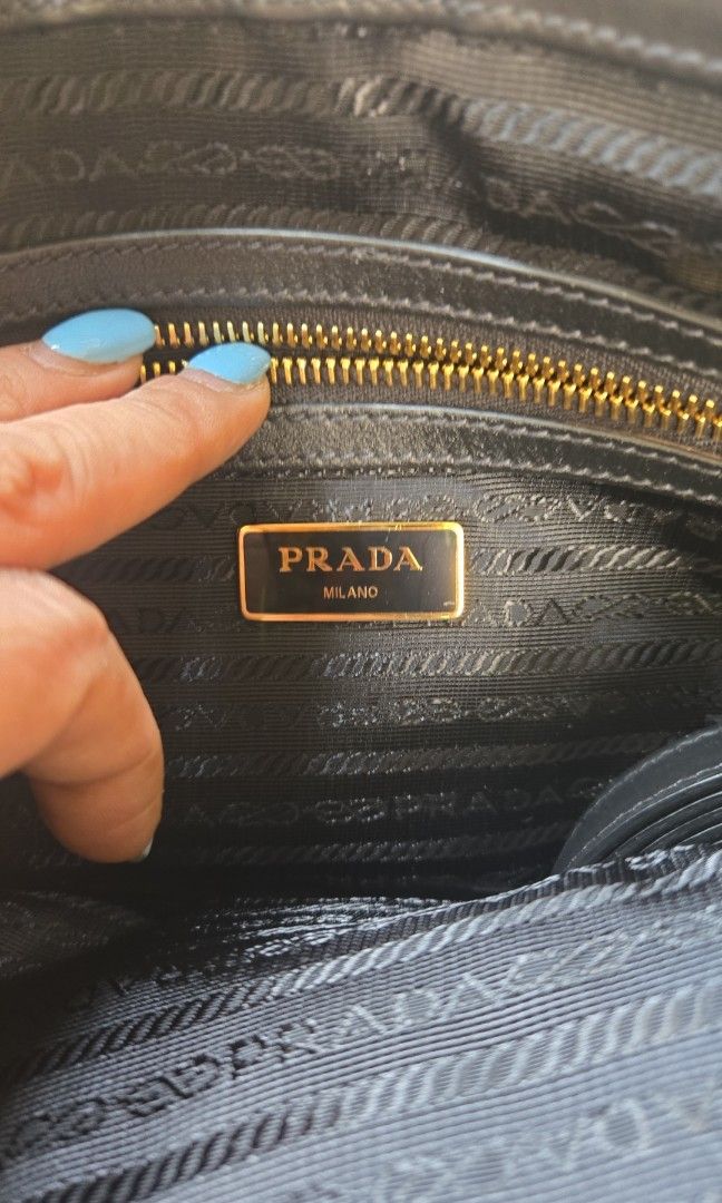 Parda 只限順豐或者面交 （分類：手袋及銀包）位於 Hong Kong。 由 88102262 提交（商品編號 1454604988，圖片 3）。簡介： .全新。