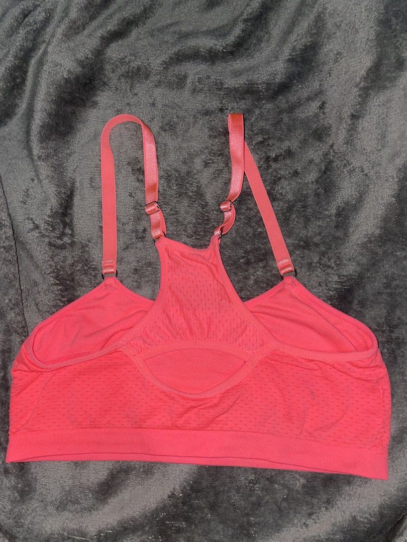 Pink Sports Bra Racerback Adjustable Straps (Category: Activewear) located in Rizal. Submitted by declutterwsky (Listing ID 1454740607, Image 2). Description: .