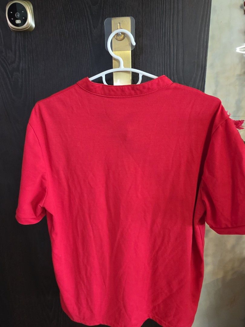 Polo tee men (Category: Tshirts & Polo Shirts) located in Singapore. Submitted by vicholiatris (Listing ID 1454567921, Image 3). Description: self collect at 823213 and punggol mrt as per the photo Price is low, non neg.
