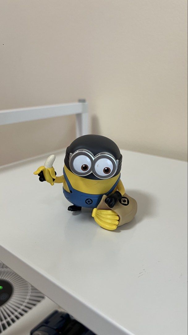 Pop Mart Despicable Me 4 (Category: Designer & Blind Box Toys) located in Quezon City. Submitted by lafl4me (Listing ID 1454705751, Image 2). Description: Pop Mart Despicable Me 4 - Complete with cards - As is where is condition - Negotiable if take all - Mega Minion Gus - Pit Crew Carl - Pit Crew Ron - Pit Crew Phil - AVL Gus - Thief Phil Php 500 each.
