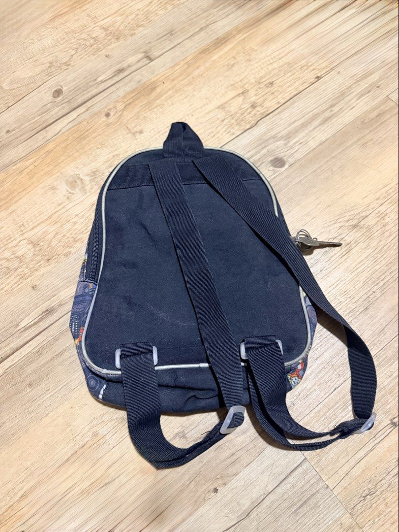Pre-loved Cars Kids Backpack (Category: Other Babies Going Out Needs) located in Muntinlupa City. Submitted by sashaloves (Listing ID 1454629814, Image 2). Description: Pre-loved Cars Kids Backpack With signs of usage Please manage your expectations. You are considering a used bag. Shipping fee c/o miner..