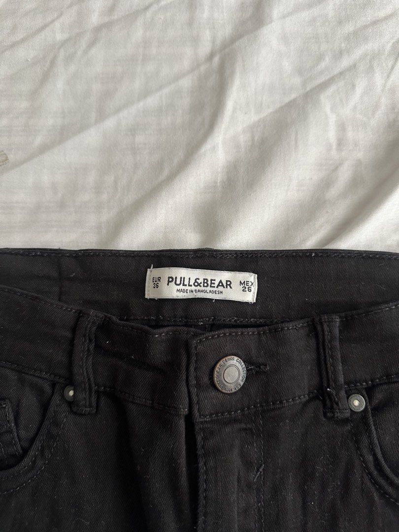 Pull & Bear Black Denim Skinny Jeans (Category: Jeans) located in Quezon City. Submitted by tangled8 (Listing ID 1454609841, Image 3). Description: .
