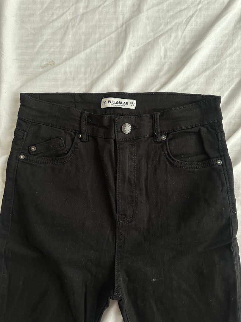 Pull & Bear Black Denim Skinny Jeans (Category: Jeans) located in Quezon City. Submitted by tangled8 (Listing ID 1454609841, Image 2). Description: .
