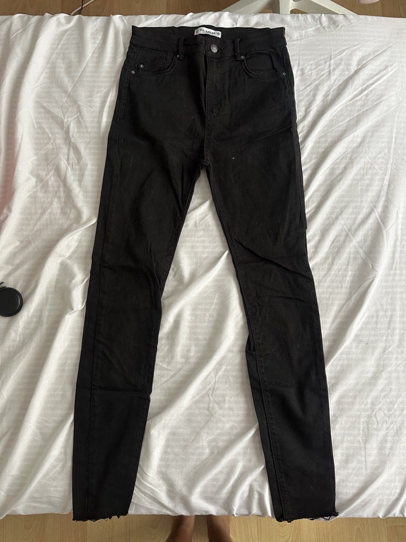 Pull & Bear Black Denim Skinny Jeans (Category: Jeans) located in Quezon City. Submitted by tangled8 (Listing ID 1454609841, Image 1). Description: .