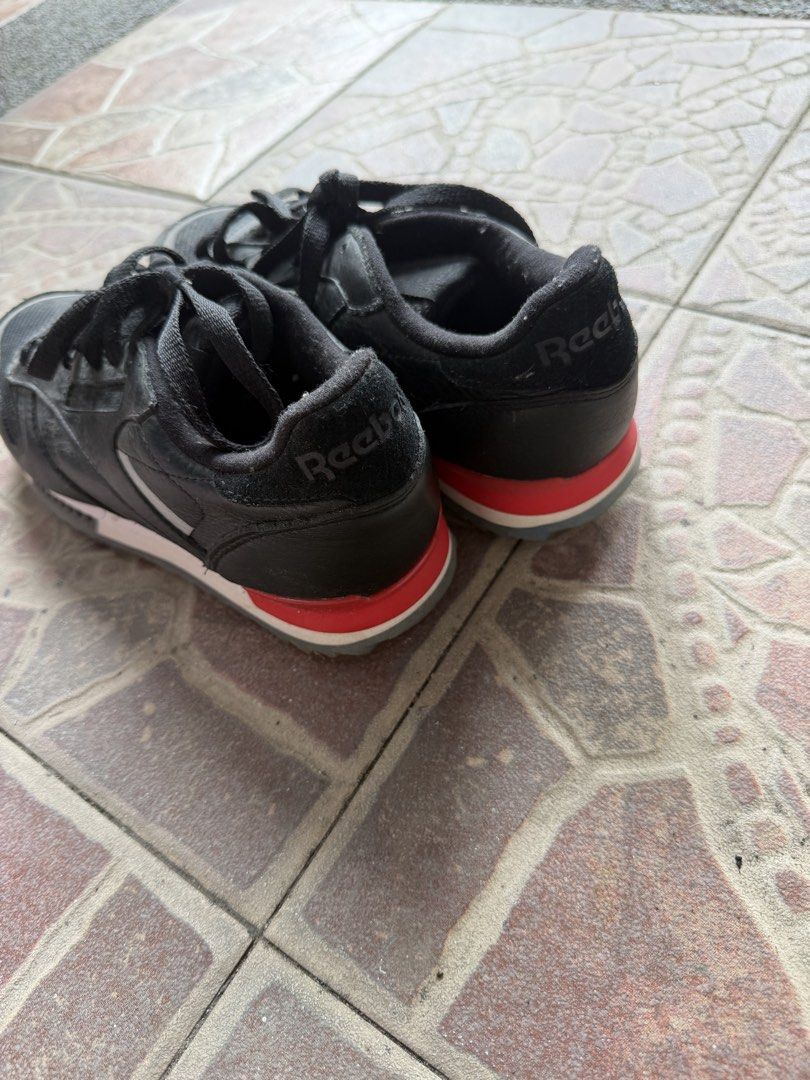 REEBOK (Category: Sneakers) located in Santa Rosa. Submitted by que_08 (Listing ID 1454673415, Image 3). Description: .