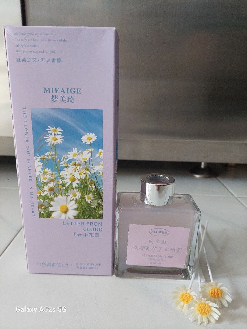 Reed Diffuser (Category: Fragrance & Deodorants) located in Singapore. Submitted by bl.lee (Listing ID 1454570510, Image 1). Description: .