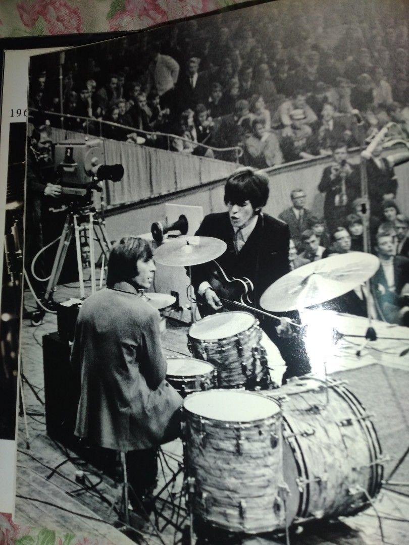 Rolling Stones 50x20 Photography Book (Category: Magazines) located in Manila. Submitted by howiebowie19_77 (Listing ID 1454617178, Image 2). Description: - Photography book featuring the Rolling Stones - Rich with black and white images of the band - Edited by Chris Murray - Foreword by Richard Harrington - Afterword by Chris Salewicz - Perfect for any Rolling Stones enthusias t pick up dito sa bahay or puwede niyo pa lalamove or grab kayo set (