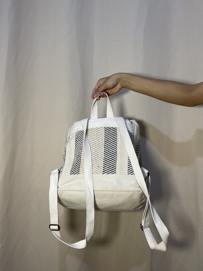 Roxy Backpack (Category: Backpacks) located in Santa Rosa. Submitted by thevintagesource.ph (Listing ID 1454592069, Image 2). Description: .