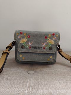 (Category: ) located in . Submitted by wangcollections (Listing ID 1454583066, Image 1). Description: .