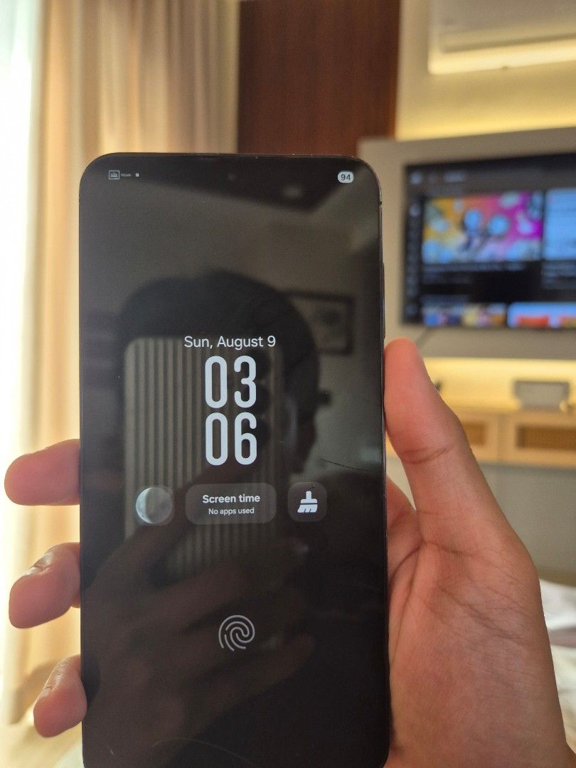 Samsung Galaxy S23+ (Category: Samsung) located in Las Pinas. Submitted by carinooo.com (Listing ID 1454624925, Image 2). Description: Hi! selling my brother's preloved Galaxy s23+ 256, Bought from Verizon in the United States, Snapdragon unit. 🌿 The device is in perfect functional condition, with minor dents on the corners, and a minor crack at the bottom right of the screen and gashes. Touch, cameras and functionaly are completely unaffected :