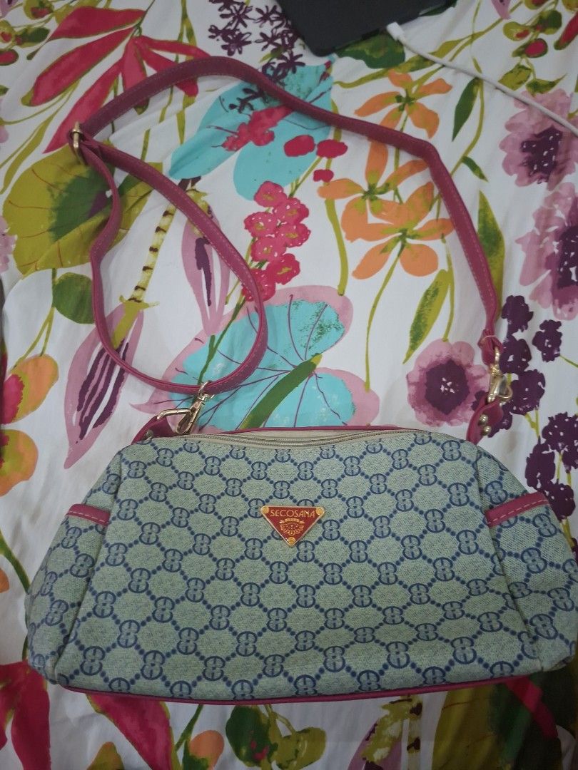 Secosana Cross-Body bag (Category: Cross-body Bags) located in Muntinlupa City. Submitted by madtan (Listing ID 1454560867, Image 1). Description: very good condition.