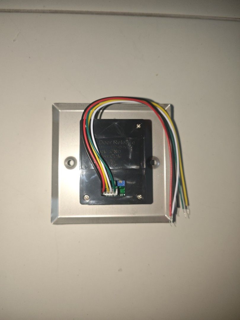 Sensor Exit Button for Access Control Systems (Category: Locks, Doors & Gates) located in Singapore. Submitted by kennytil (Listing ID 1454611548, Image 2). Description: Sensor Exit Button for Access Control Systems Improve convenience and security with the Sensor Exit Button, a touchless door release solution designed for modern access control environments. Featuring a sleek and professional design, this sensor-operated exit button enables quick