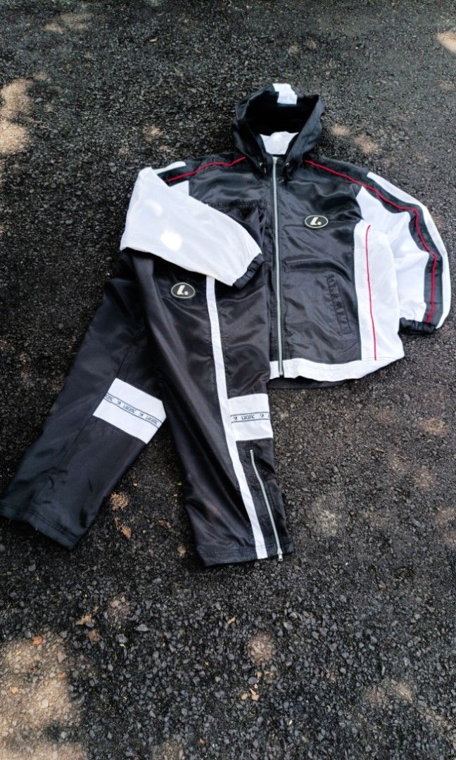 SET LUCENT (Category: Activewear) located in Seri Manjung. Submitted by mzthrift (Listing ID 1454670538, Image 1). Description: PIT 23 LABUH 27.5 PINGGANG 28-36 LABUH 36 CONDITION 9/10.