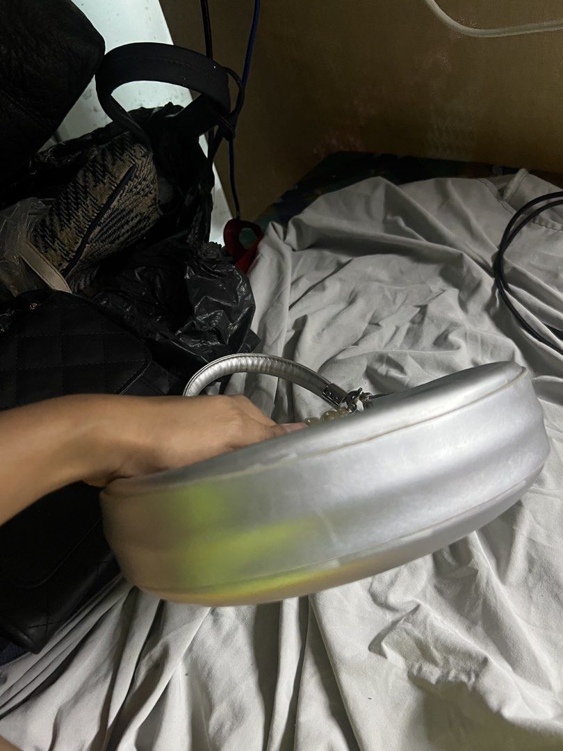 SILVER HANDBAG (Category: Purses & Pouches) located in Manila. Submitted by moon_2026 (Listing ID 1454605185, Image 3). Description: MAGANDA WUALITY MAKAPAL SYA❤️.