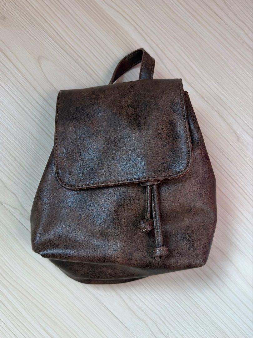 Small backpack brown (Category: Backpacks) located in Singapore. Submitted by matchasoup (Listing ID 1454570021, Image 1). Description: -bought from tb -brand new, unused -mailing (+$2) .