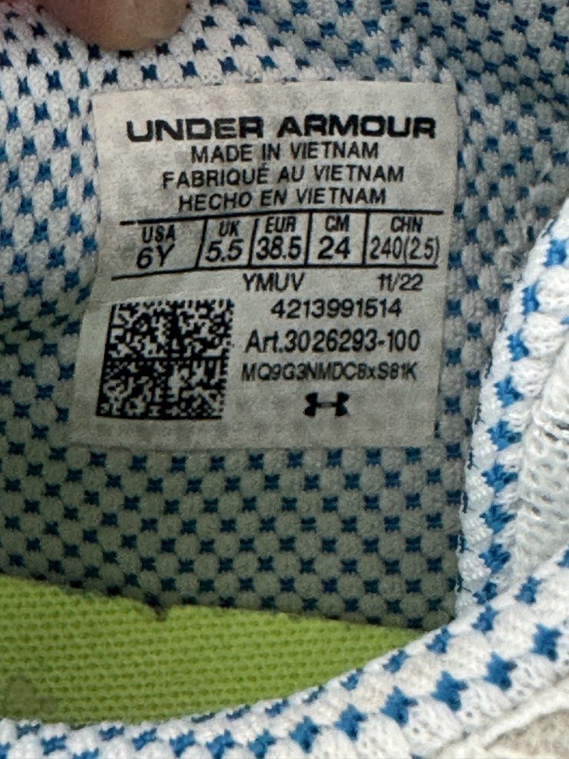 Sneaker (Category: Babies & Kids Fashion) located in Singapore. Submitted by sun_fluer (Listing ID 1454587921, Image 3). Description: - Under Amour basketball shoes - Classic and sporty design - Comfortable and durable - Perfect for basketball or casual wear.