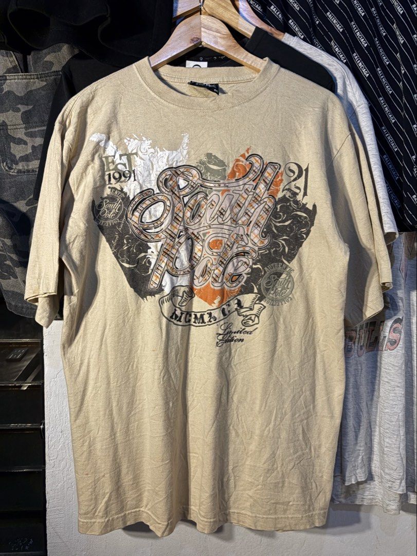 SOUTH POLE Y2K LIMITED EDITION (Category: Tshirts & Polo Shirts ) located in San Jose. Submitted by jerown (Listing ID 1450429019, Image 1). Description: •L30 x W22 •COLOR RATE 9.5/10 •EXCELLENT CONDITION •ISSUE HAIRLINE CRACKS •NEED WASH.
