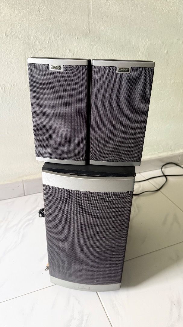 Speaker system (Category: Soundbars, Speakers & Amplifiers) located in Singapore. Submitted by fairlady_x5 (Listing ID 1454615561, Image 2). Description: Speaker system with powered subwoofer. Powerful bass..