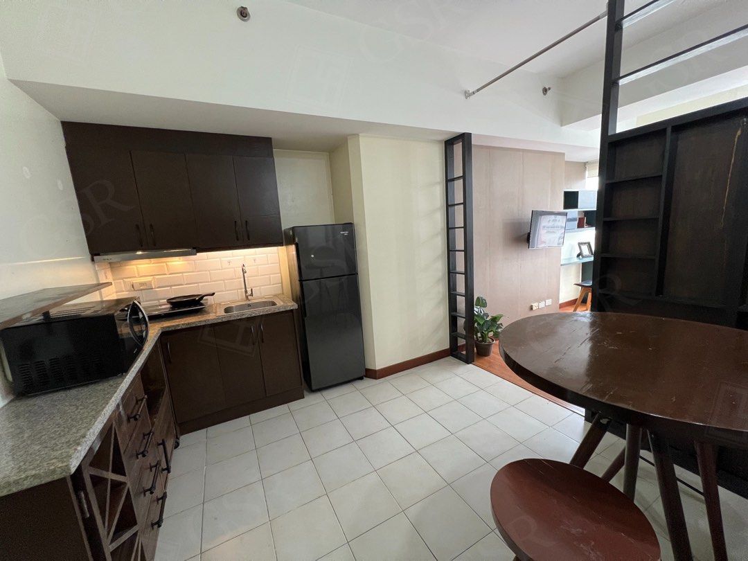 Studio Condo For Lease in Makati (Category: Apartments & Condos) located in Makati City. Submitted by marygracesanchez (Listing ID 1454693381, Image 3). Description: 🏢 FULLY FURNISHED STUDIO UNIT FOR LEASE 📍 Paseo de Roces, Makati City ✨ Property Details: • Property Name: Paseo de Roces • Developer: Federal Land • Address: Chino Roces Ave., Makati City • Tower: T1 • Floor: 8th Floor • Unit Type: Studio • Floor Area: 25.5 sqm • Bathroom: 1 • Fur