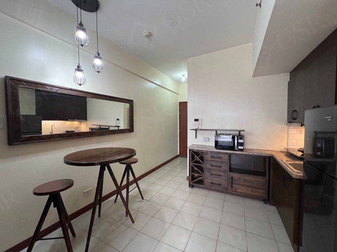 Studio Condo For Lease in Makati (Category: Apartments & Condos) located in Makati City. Submitted by marygracesanchez (Listing ID 1454693381, Image 1). Description: 🏢 FULLY FURNISHED STUDIO UNIT FOR LEASE 📍 Paseo de Roces, Makati City ✨ Property Details: • Property Name: Paseo de Roces • Developer: Federal Land • Address: Chino Roces Ave., Makati City • Tower: T1 • Floor: 8th Floor • Unit Type: Studio • Floor Area: 25.5 sqm • Bathroom: 1 • Fur