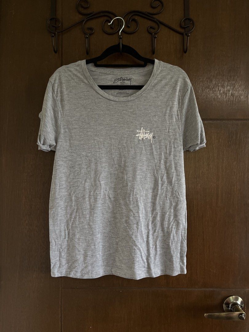 Stussy Shirt (Category: Shirts) located in Muntinlupa City. Submitted by lovedbysabel (Listing ID 1454625463, Image 1). Description: Selling this at a low price as I’m trying to make more space in my closet :).