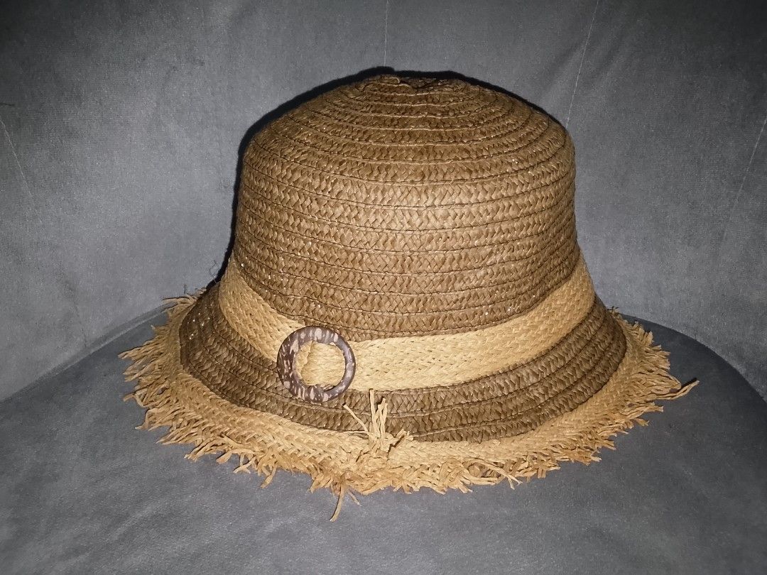 Stylish Woven Hat (Category: Hats & Beanies) located in Binangonan. Submitted by yuristalin888 (Listing ID 1454615307, Image 2). Description: Stylish woven design for a chic, timeless look. Breathable and lightweight for ultimate comfort. Wide brim offers superb sun protection. Perfect for beach days, vacations, and outdoor adventures. Adjustable fit ensures versatility and ease of wear..