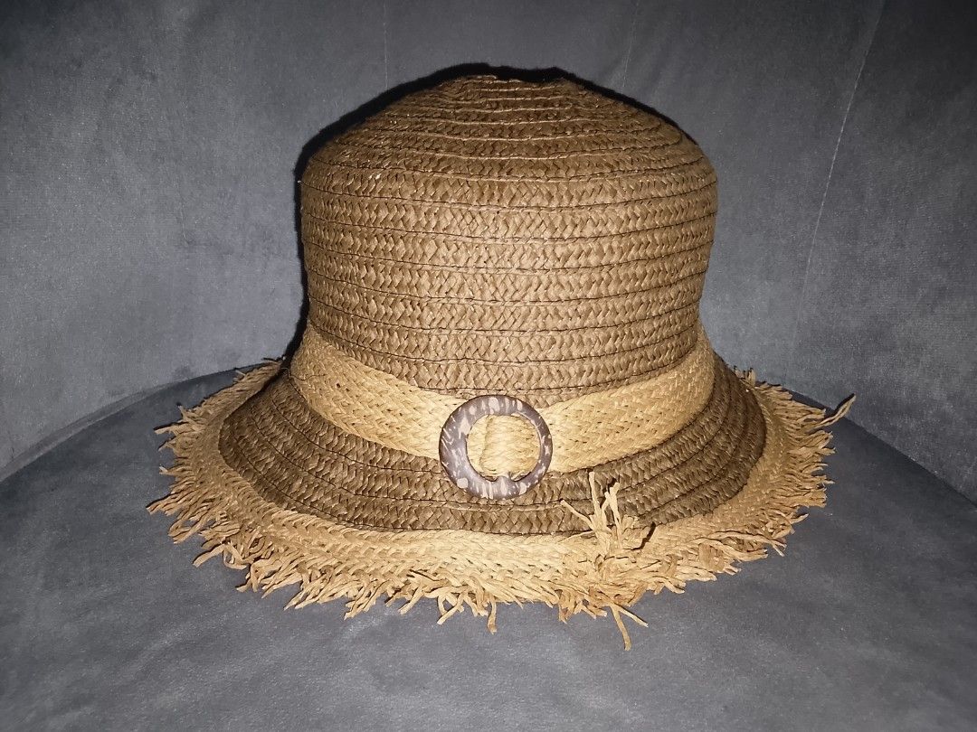 Stylish Woven Hat (Category: Hats & Beanies) located in Binangonan. Submitted by yuristalin888 (Listing ID 1454615307, Image 3). Description: Stylish woven design for a chic, timeless look. Breathable and lightweight for ultimate comfort. Wide brim offers superb sun protection. Perfect for beach days, vacations, and outdoor adventures. Adjustable fit ensures versatility and ease of wear..