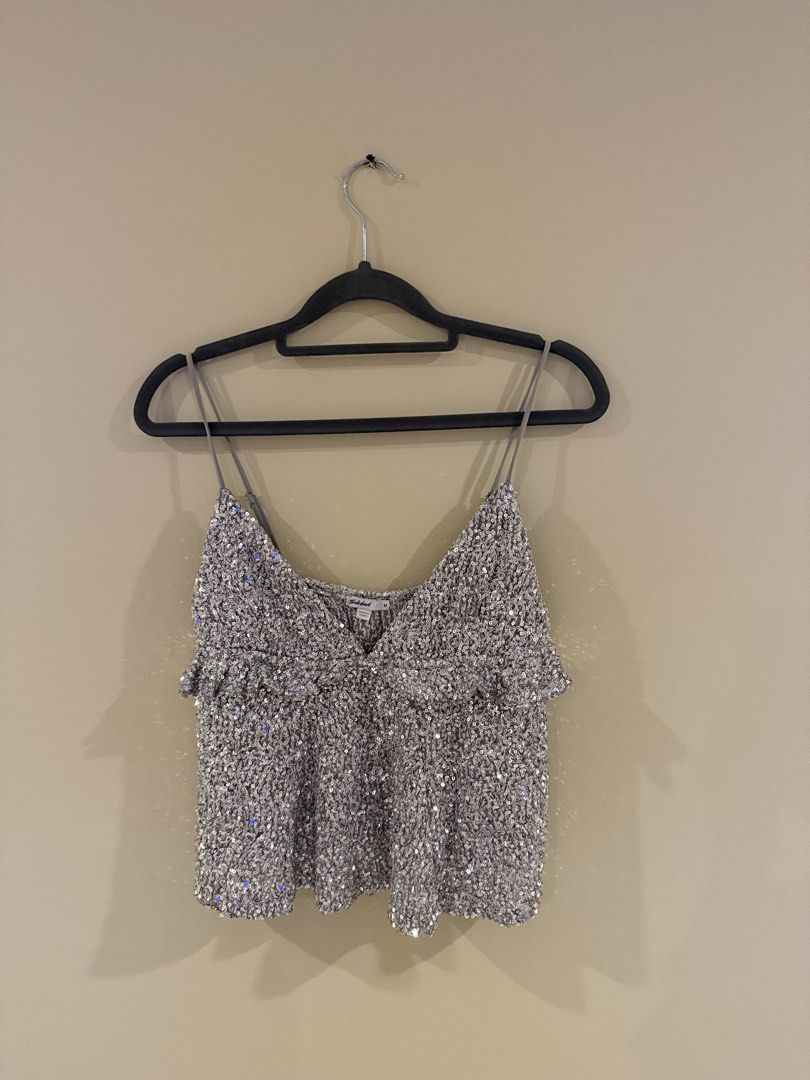 Subdued Sequin Cami Top (Category: Sleeveless) located in Muntinlupa City. Submitted by sabnava (Listing ID 1454740506, Image 1). Description: - Never used!! - Size M on tag but fits an L - So so nice for night out! - No flaws, perfect condition .