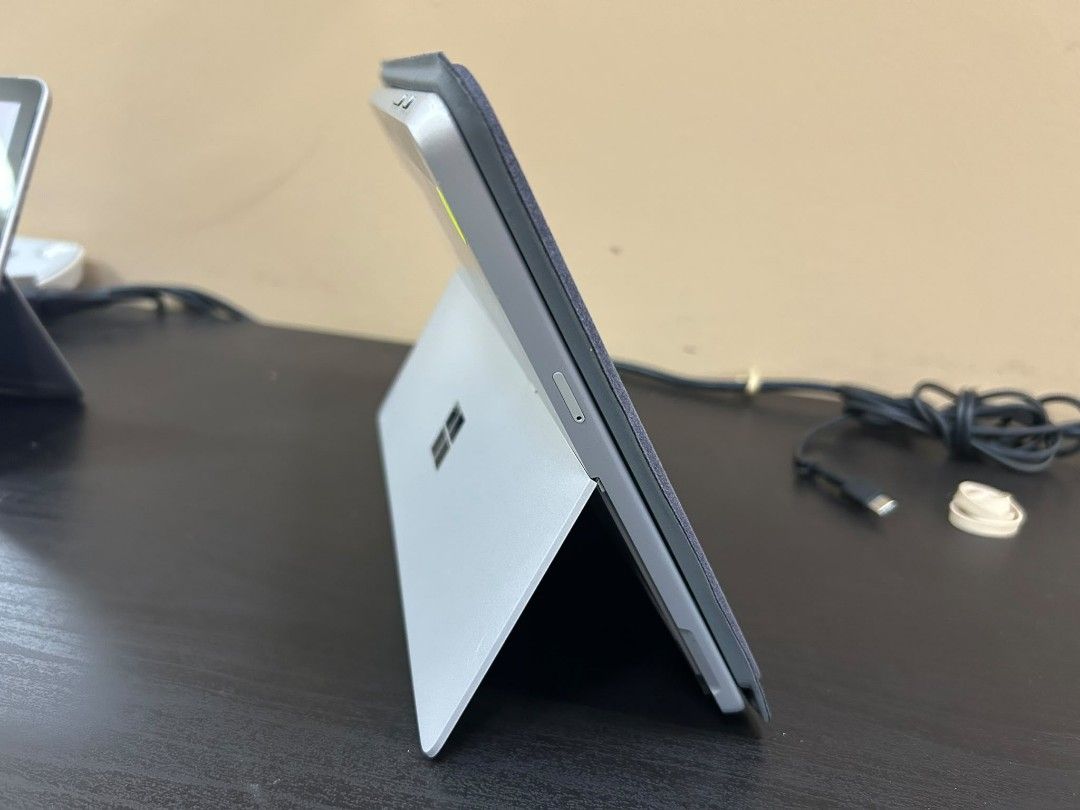 Surface Go 2 (Category: Laptops & Notebooks) located in Singapore. Submitted by fojlahosan2024. (Listing ID 1454569409, Image 3). Description: Microsoft Surface Go 2 | Core m3-8100Y | 8GB RAM | 256GB SSD | Windows 11 Pro 💰 Price: $290 per unit 📦 4 Units Available ❤️ SIM Can use also ✨ Microsoft Surface Go 2 — Compact 2-in-1 Laptop/Tablet Perfect for work, study, browsing, online meetings and everyday use. Comes with a brand-new keyboard, Window