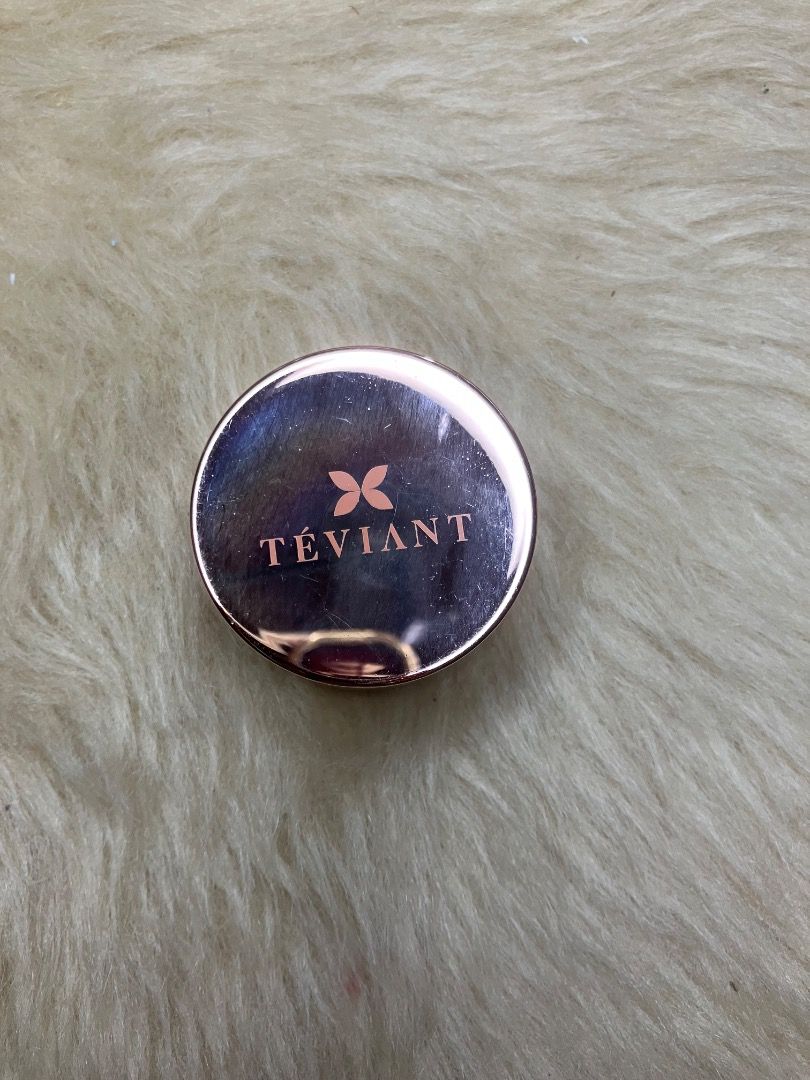 Teviant Velvet Drop (Category: Makeup) located in Malabon City. Submitted by nvrrsamantha (Listing ID 1454674083, Image 1). Description: shade: amaretto swatched only.