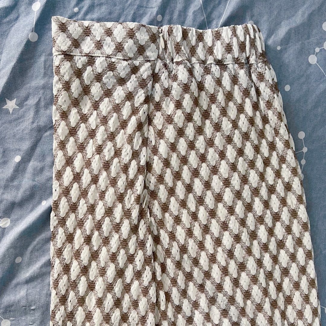Tight fitting pattern Brown and White Textured Maxi Skirt Super Stretchy (Category: Skirts) located in Quezon City. Submitted by talantula (Listing ID 1454741977, Image 3). Description: - Long maxi skirt - Textured diamond pattern - Brown and white colorway - Elastic waistband - Back zip closure - Front slit - Comfortable and stylish for any occasion.
