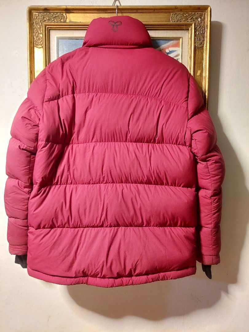 T.N.A the super puff down jacket (Category: Coats, Jackets and Outerwear) located in Santa Rosa. Submitted by roycerocus (Listing ID 1454573774, Image 2). Description: looks new size small lost hood dimes 20.5 pit to pit lenght 27 inches.