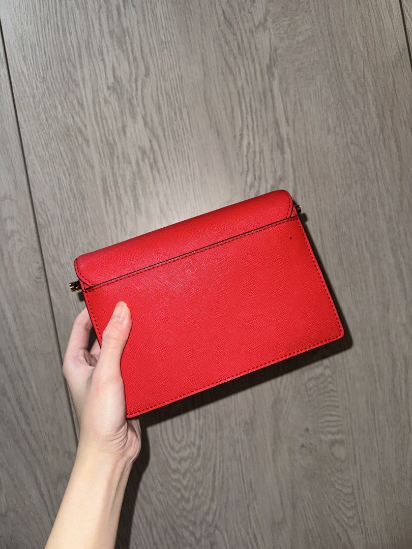 Tory Burch Red Bag (Category: Luxury Bags & Wallets) located in Quezon City. Submitted by mckdonaldssss (Listing ID 1454652684, Image 2). Description: MULTIPLE COMPARTMENTS - Durable leather material - Spacious interior - Classic and versatile design.