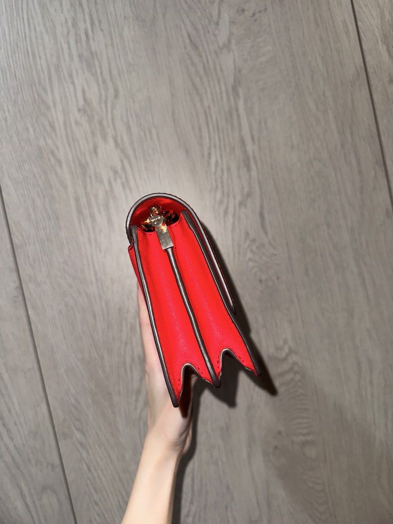 Tory Burch Red Bag (Category: Luxury Bags & Wallets) located in Quezon City. Submitted by mckdonaldssss (Listing ID 1454652684, Image 3). Description: MULTIPLE COMPARTMENTS - Durable leather material - Spacious interior - Classic and versatile design.