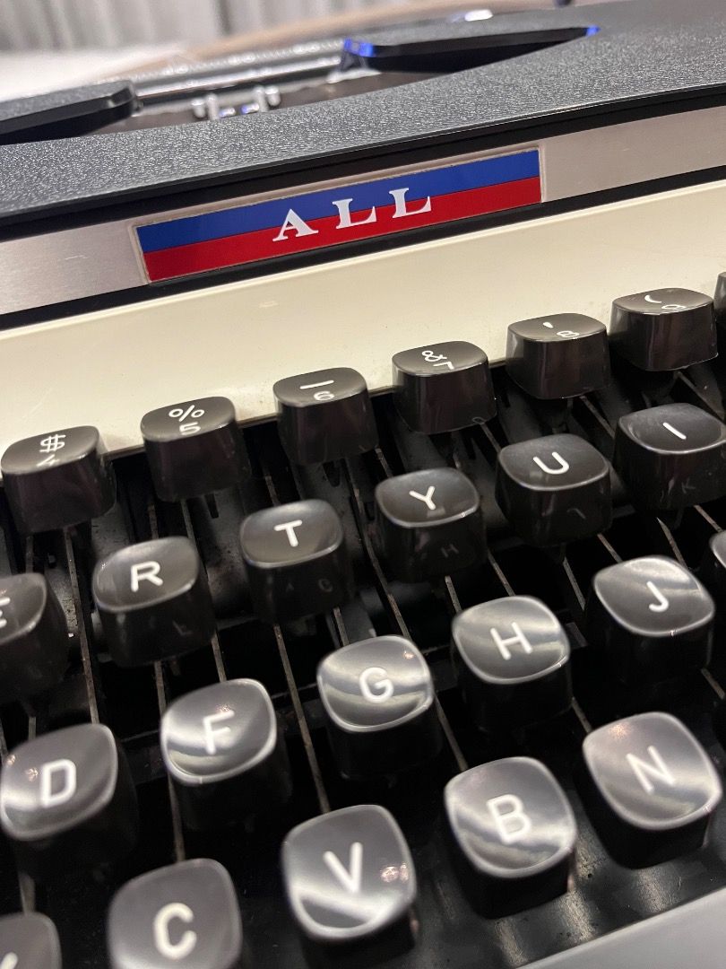 Type writer (Category: Stationery & School Supplies) located in Kuala Lumpur. Submitted by kelvin.gem (Listing ID 1454705367, Image 3). Description: .