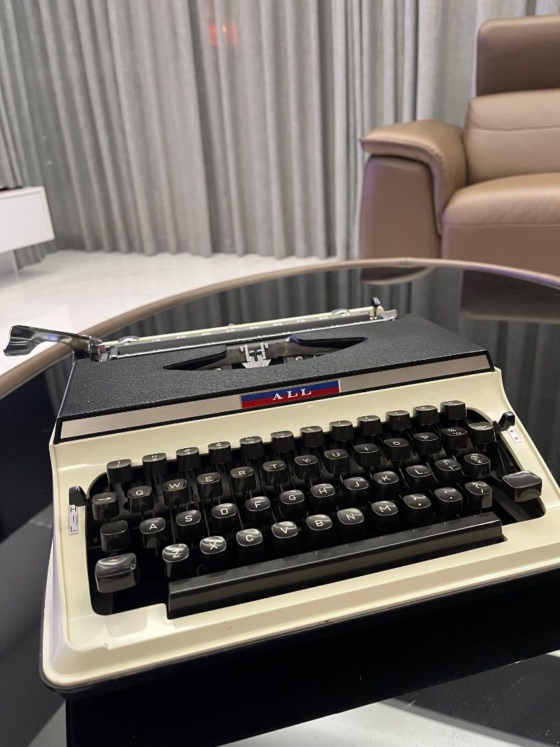 Type writer (Category: Stationery & School Supplies) located in Kuala Lumpur. Submitted by kelvin.gem (Listing ID 1454705367, Image 2). Description: .