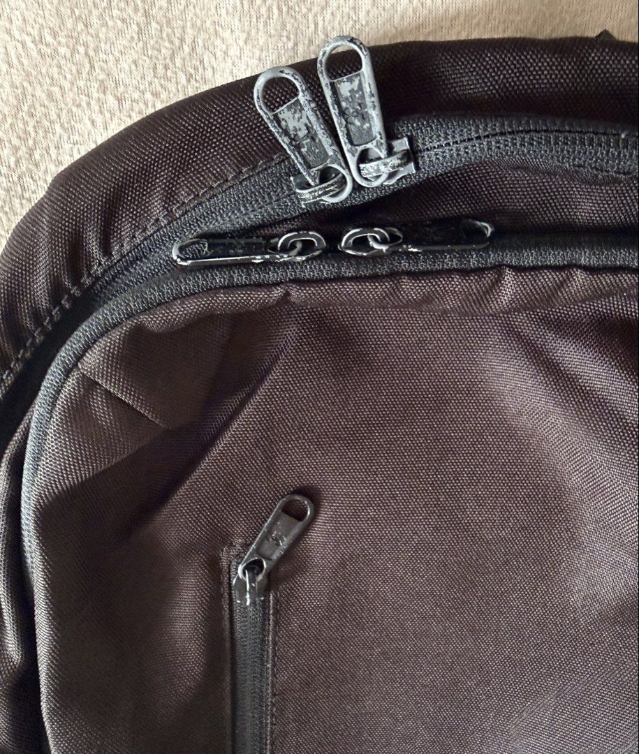 Under Armour UA Roland Backpack (Category: Backpacks) located in Valenzuela. Submitted by jatentenenen (Listing ID 1454647533, Image 3). Description: * 2 large main compartments with zippered closures * Soft-lined, padded laptop sleeve—holds up to 15” MacBook Pro® or similarly sized laptop * Adjustable shoulder straps for extra comfort * Side water bottle pocket * Top grab handle * 17L * Check website for the full product details : https://www.un