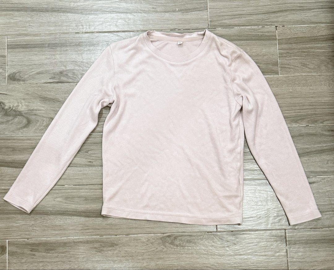 Uniqlo Heattech Long Sleeve Top Size M (Category: Longsleeves) located in Puerto Princesa. Submitted by kfv15 (Listing ID 1454598304, Image 1). Description: - Uniqlo Heattech Long-Sleeve Top - Size: Medium - Color: Light Pinkish-Beige - Material: 70% Acrylic, 30% Rayon - Origin: Made in China - Features: Comfortable, warm, ideal for layering or wearing alone.